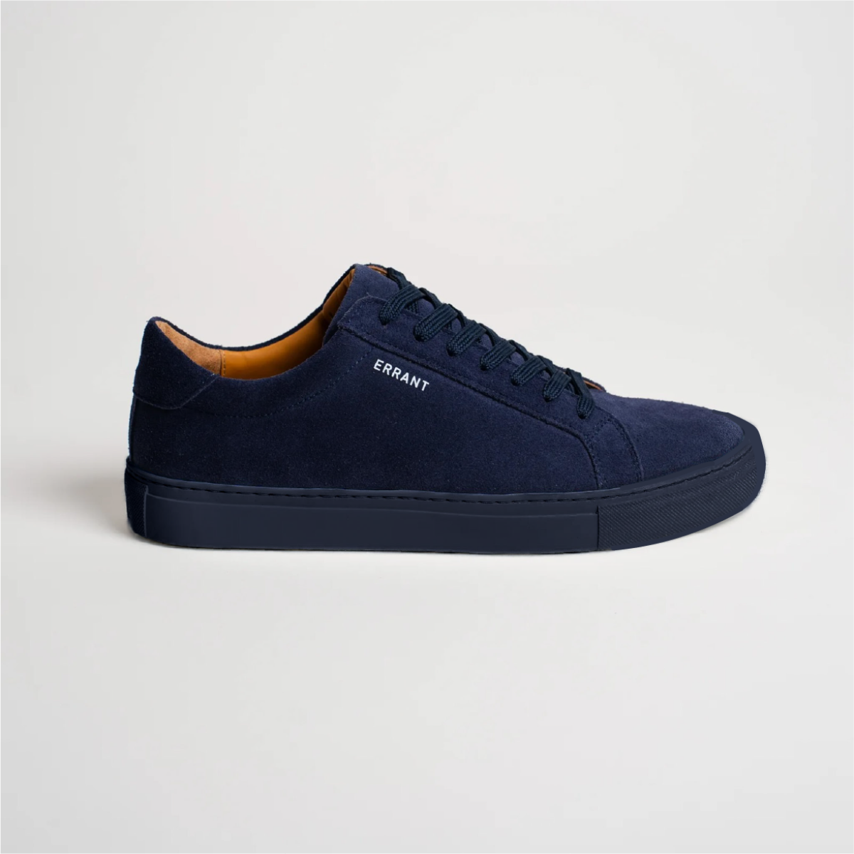 Forudbestil Essential Mørkeblå Ruskind Sneakers i dag!